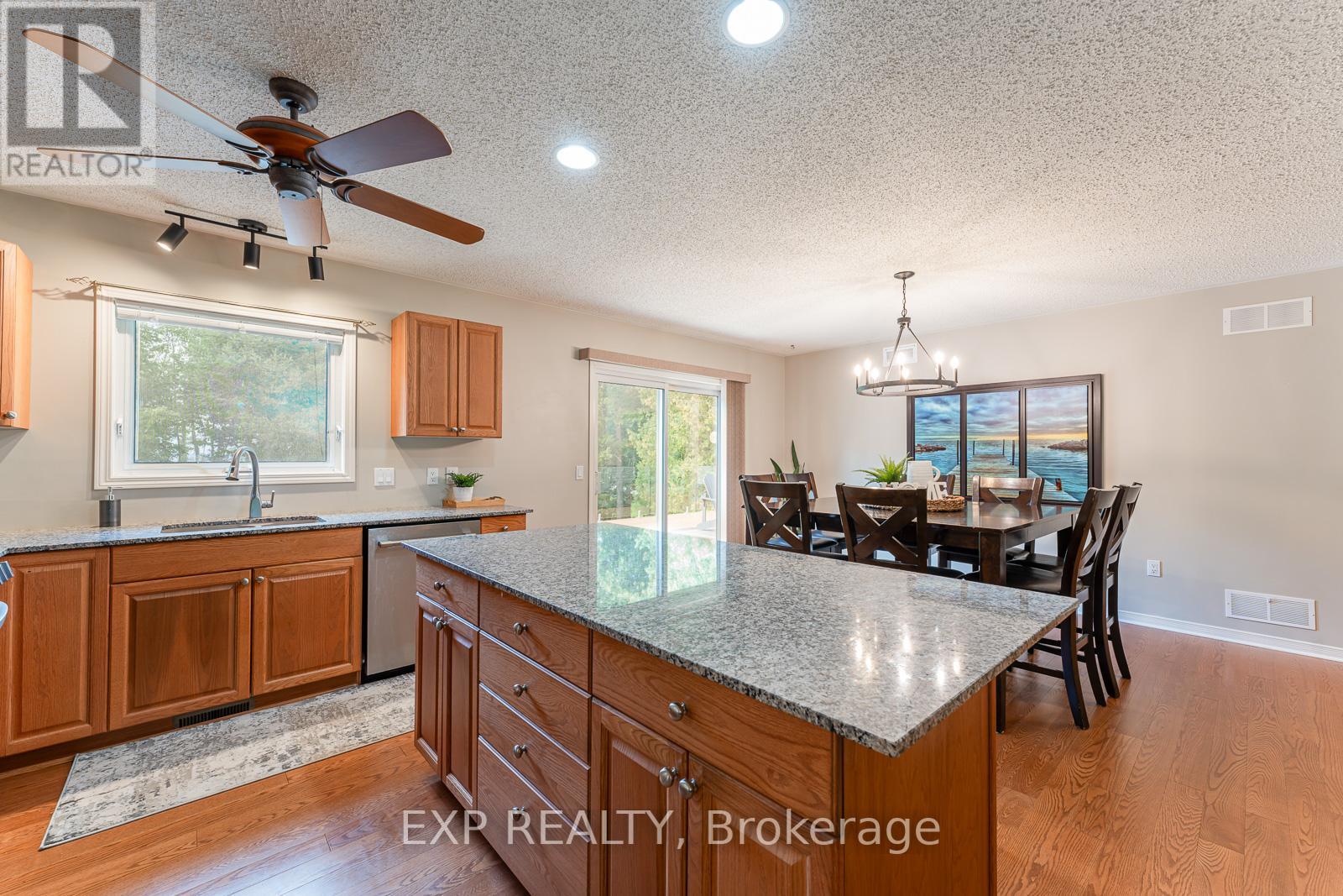 168 QUEEN'S BUSH DR