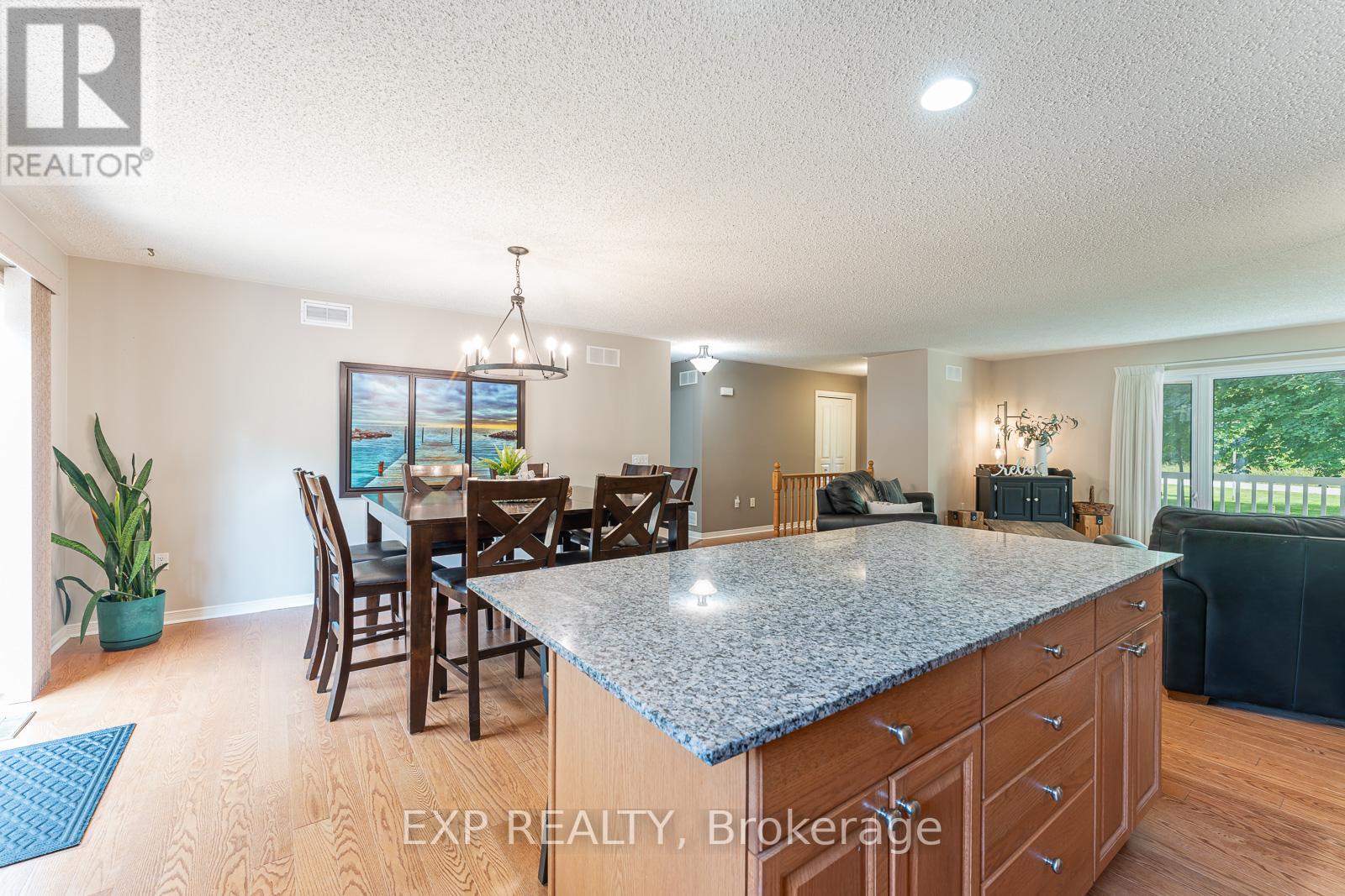 168 QUEEN'S BUSH DR