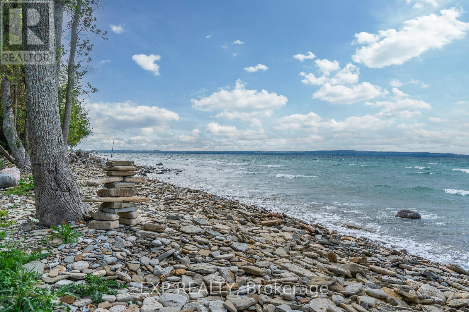 168 QUEEN'S BUSH DR