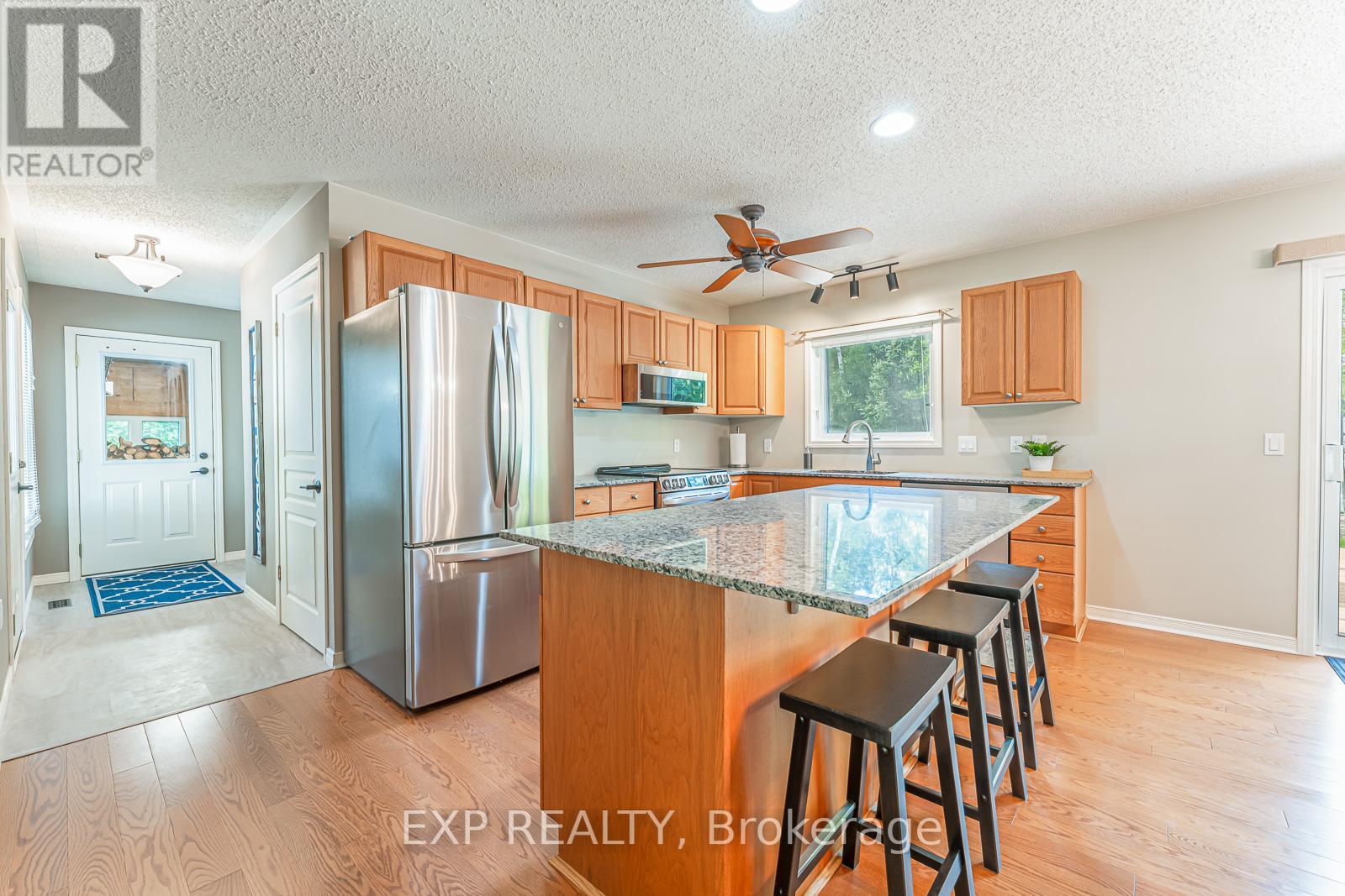 168 QUEEN'S BUSH DR