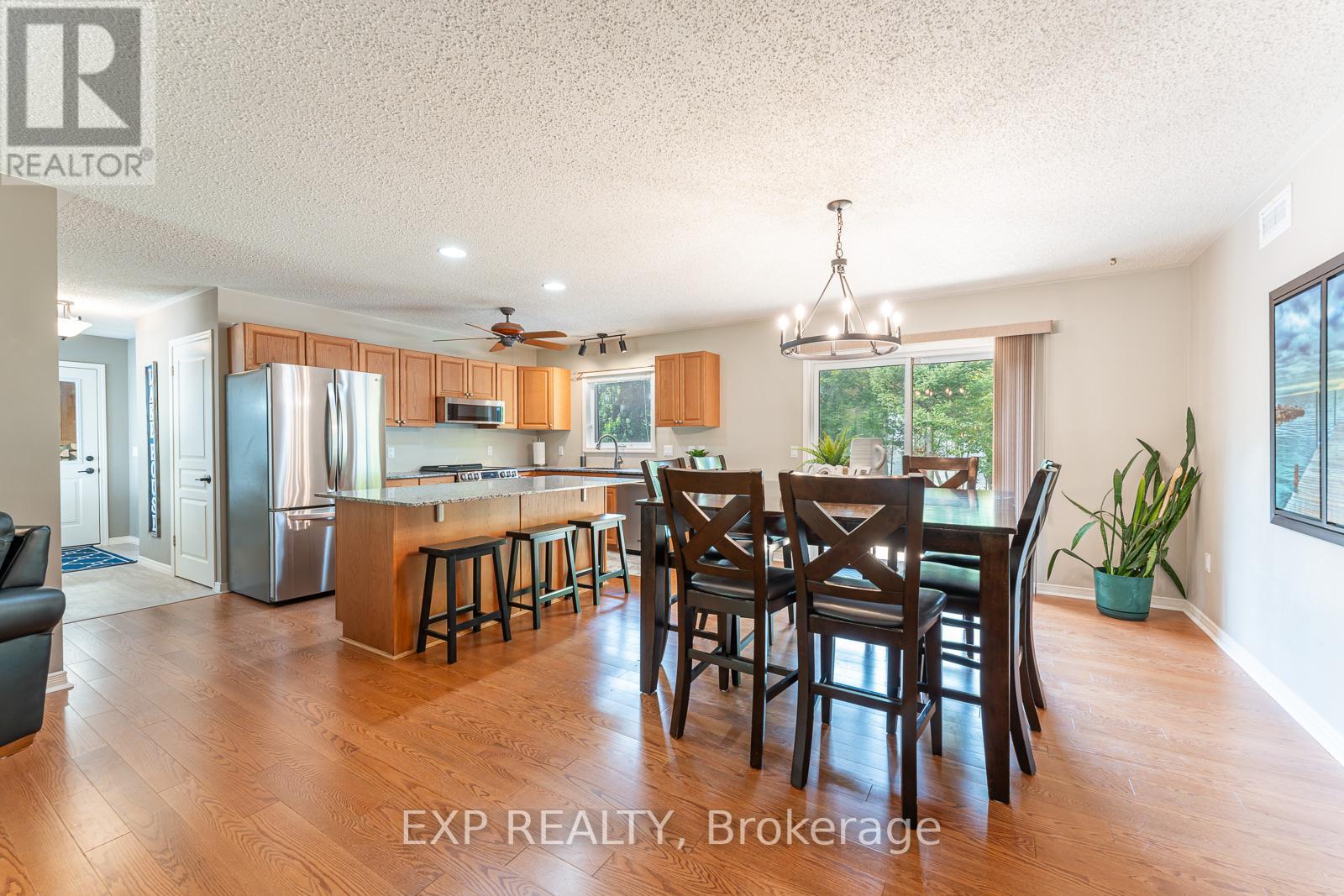 168 QUEEN'S BUSH DR
