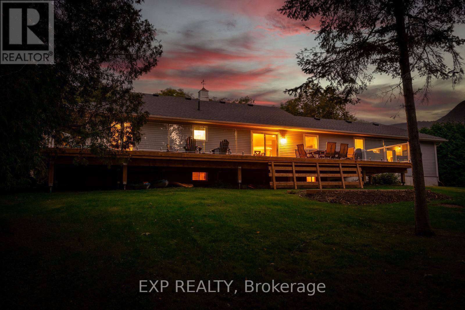 168 QUEEN'S BUSH DR