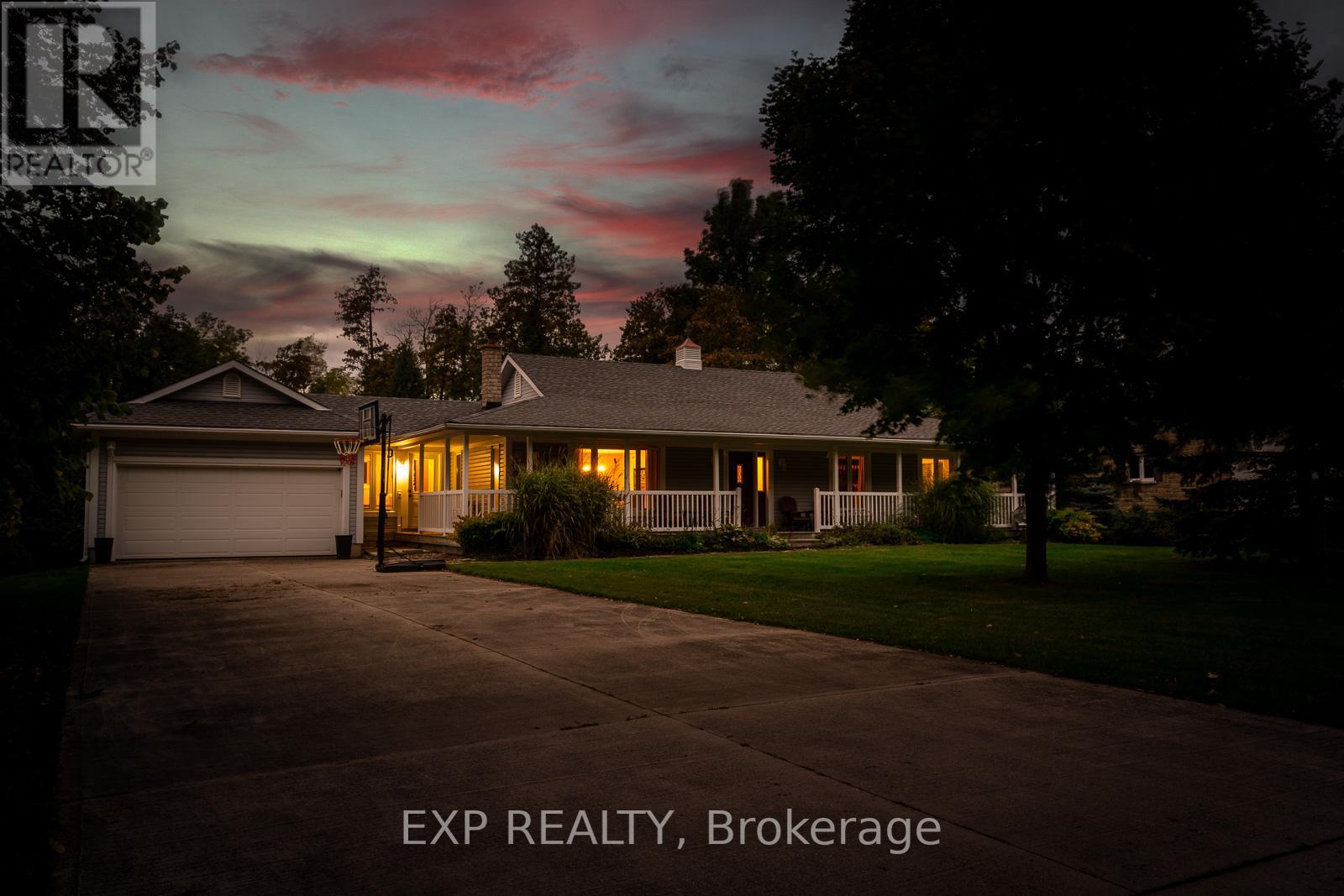 168 QUEEN'S BUSH DR