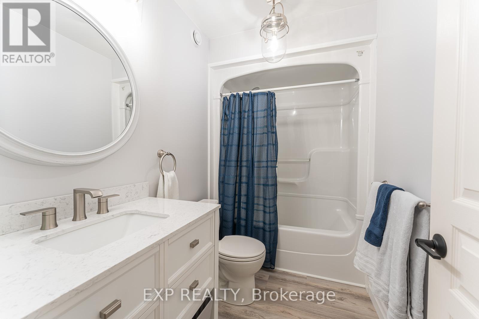 168 QUEEN'S BUSH DR