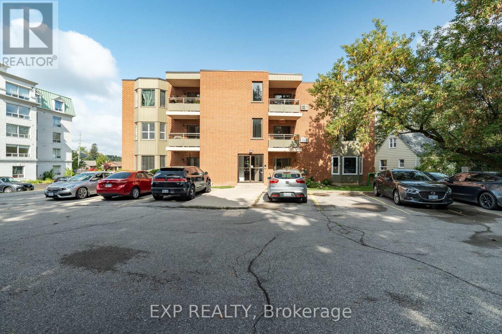 #203 -401 ERB ST W, #203