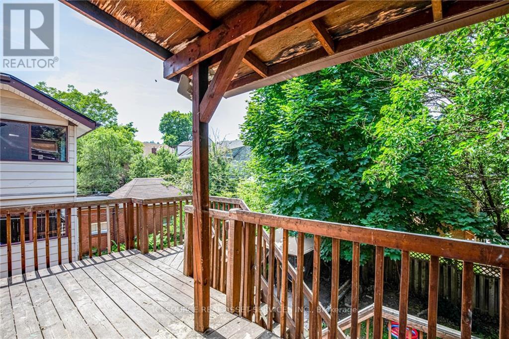 #UPPER -16 EASTBOURNE AVE, #Upper
