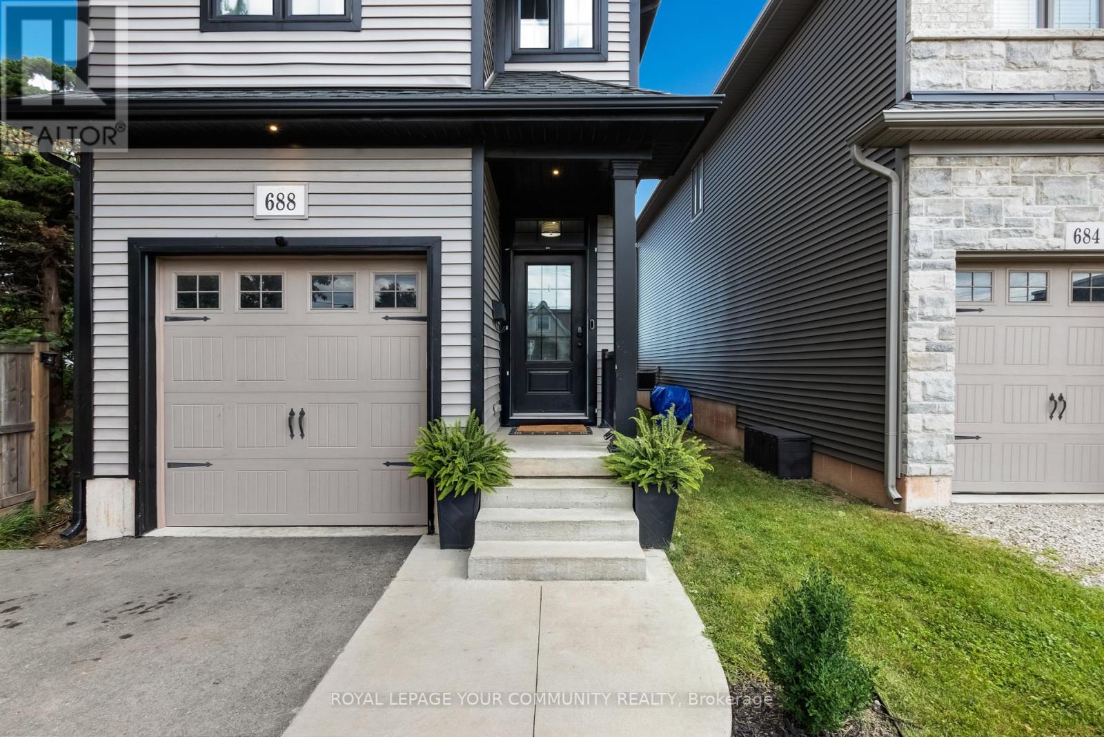 688 DUNN AVE