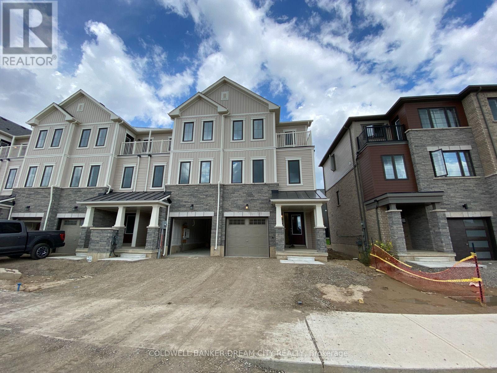 227 GILLESPIE DR E