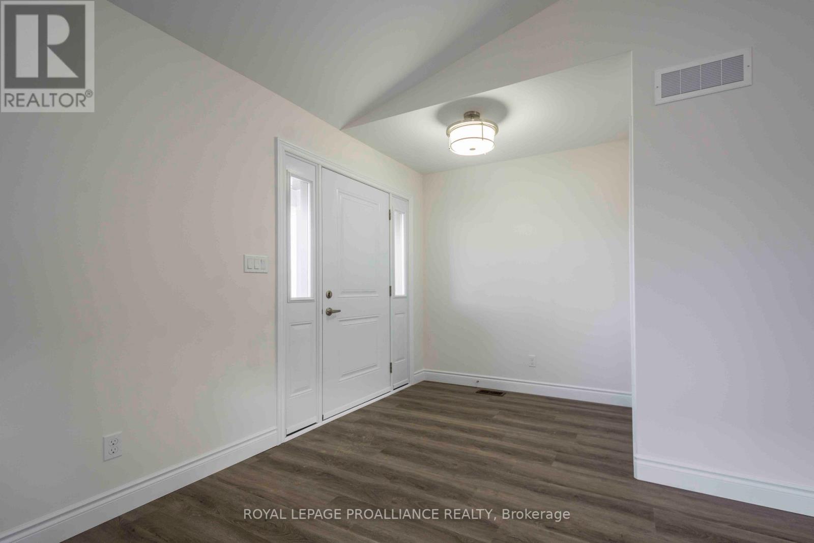 110 FARRINGTON CRES