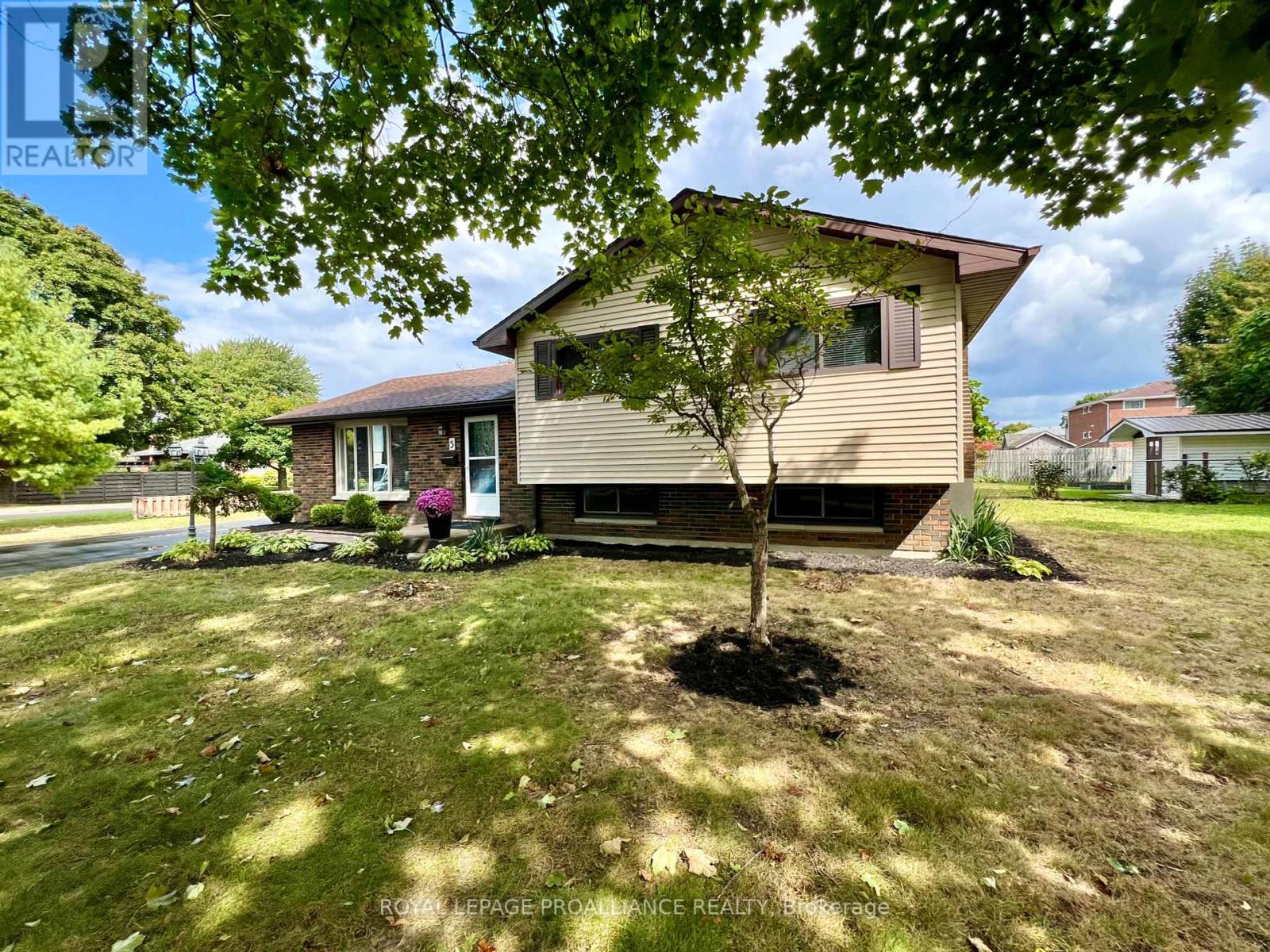 5 WESTMOUNT DR