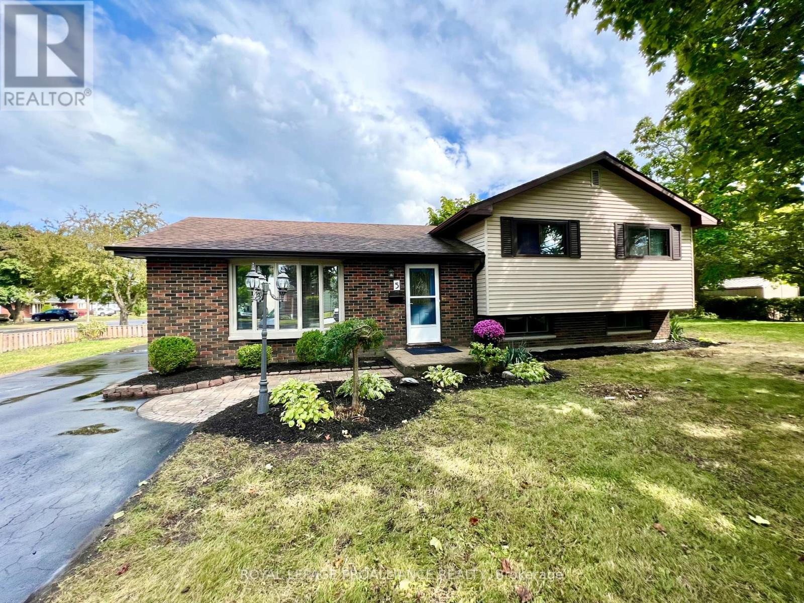 5 WESTMOUNT DR