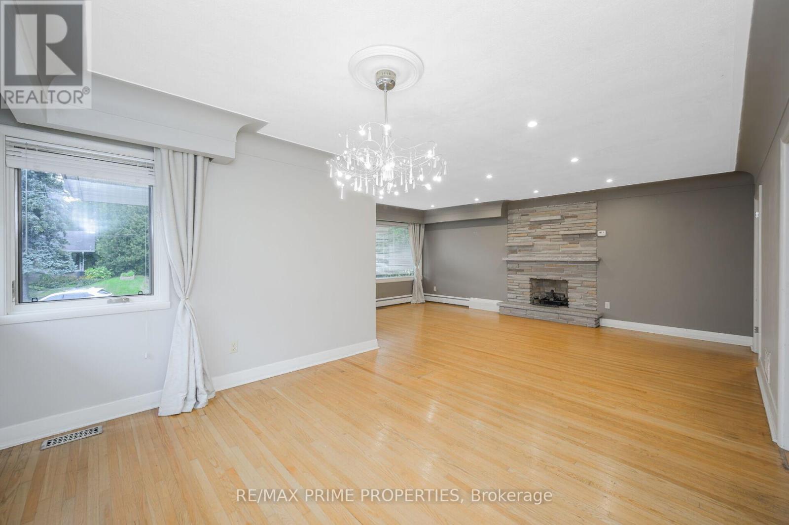44 BRODICK ST S