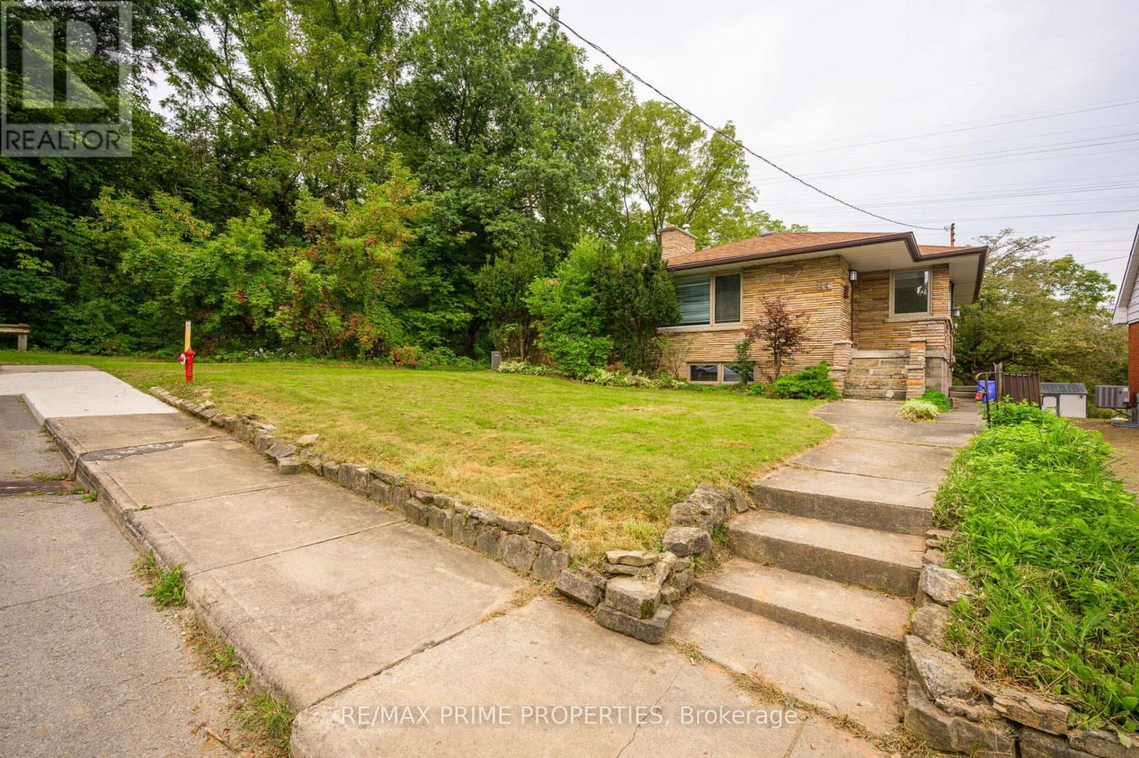 44 BRODICK ST S