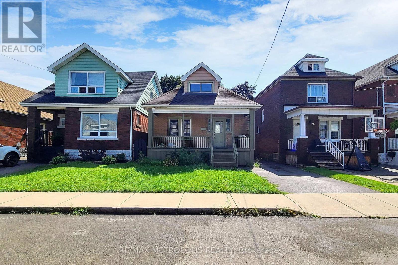 126 CONNAUGHT AVE N