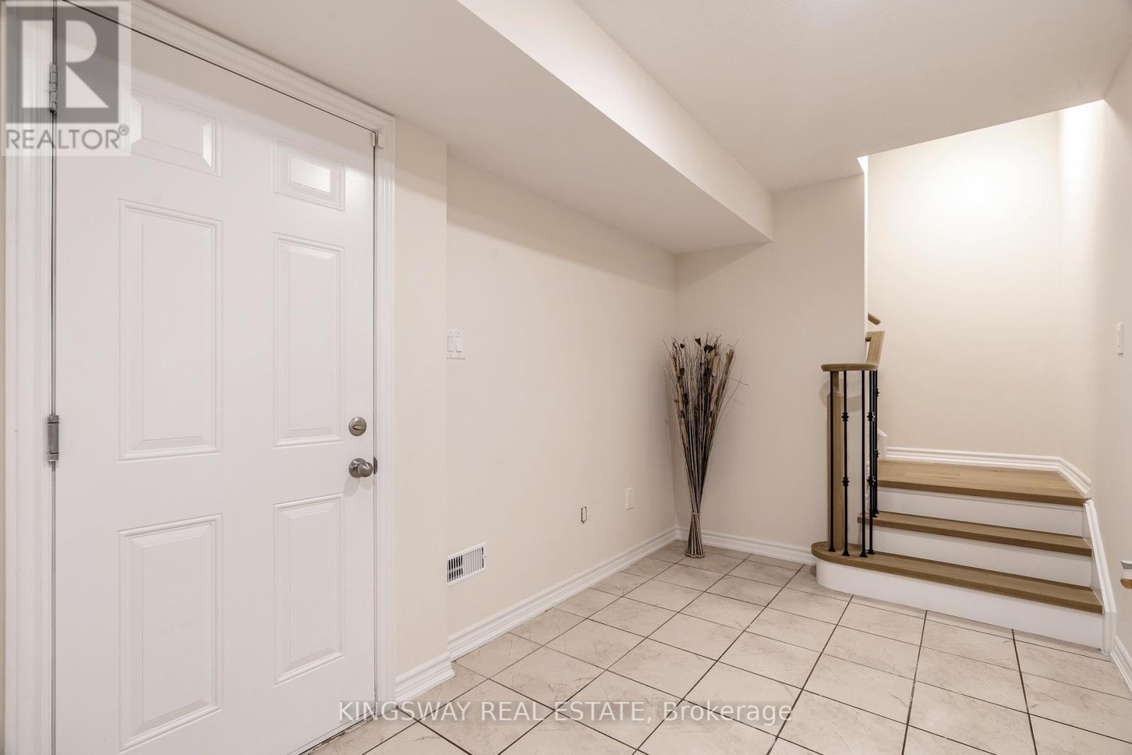 77 HUGILL WAY E