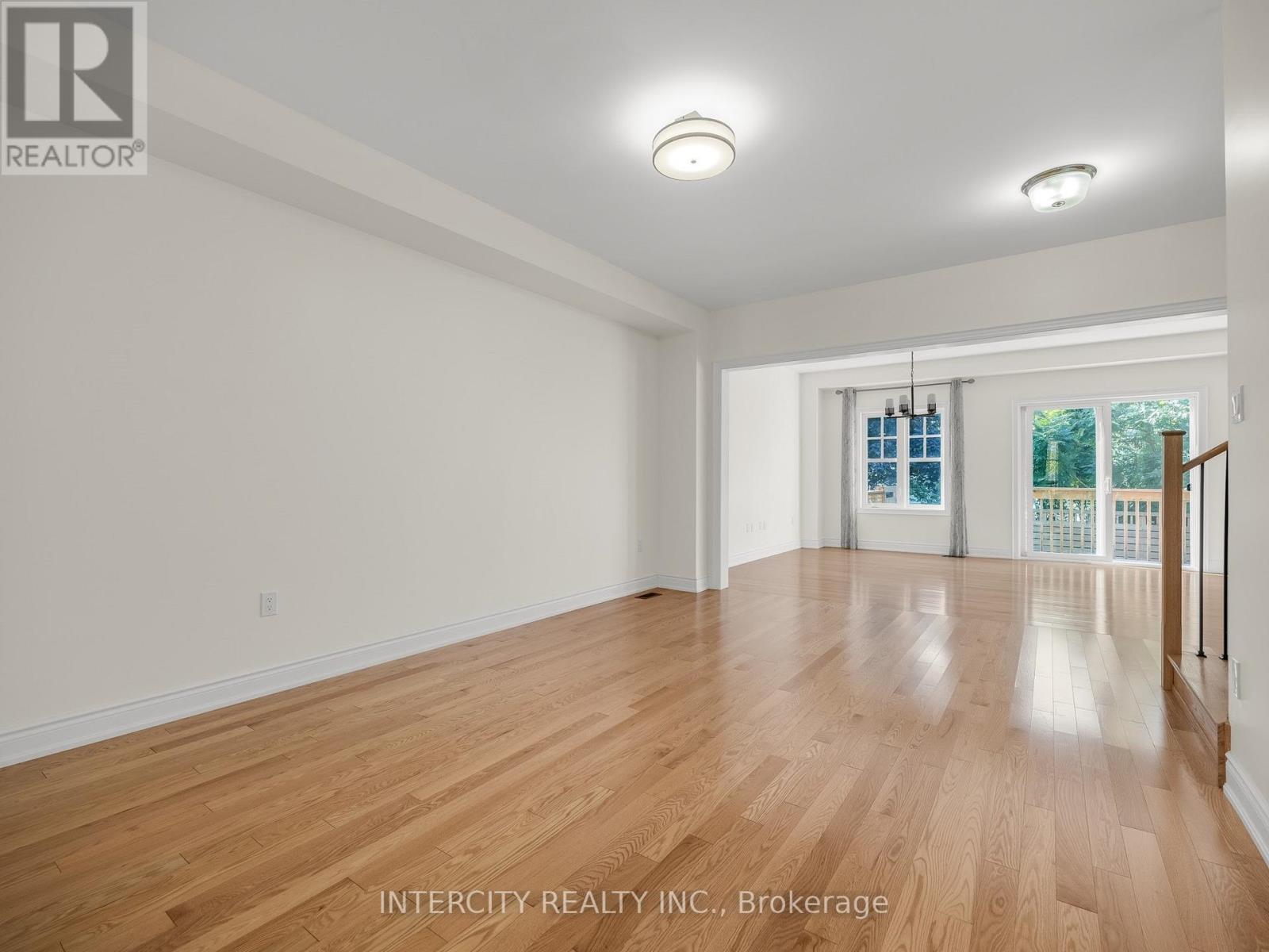34 WINDSOR CIRC