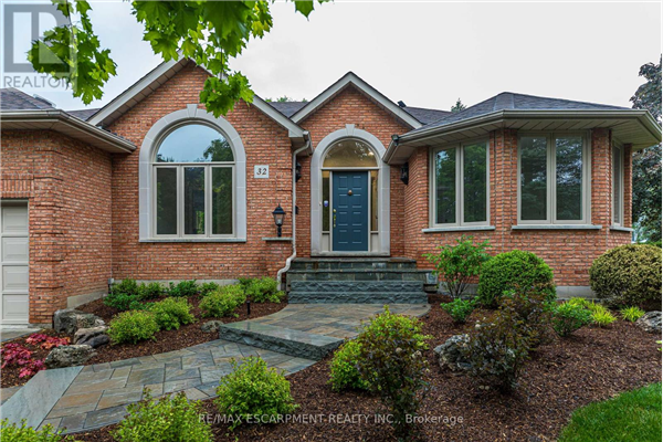 32 DEERVIEW AVE, Hamilton