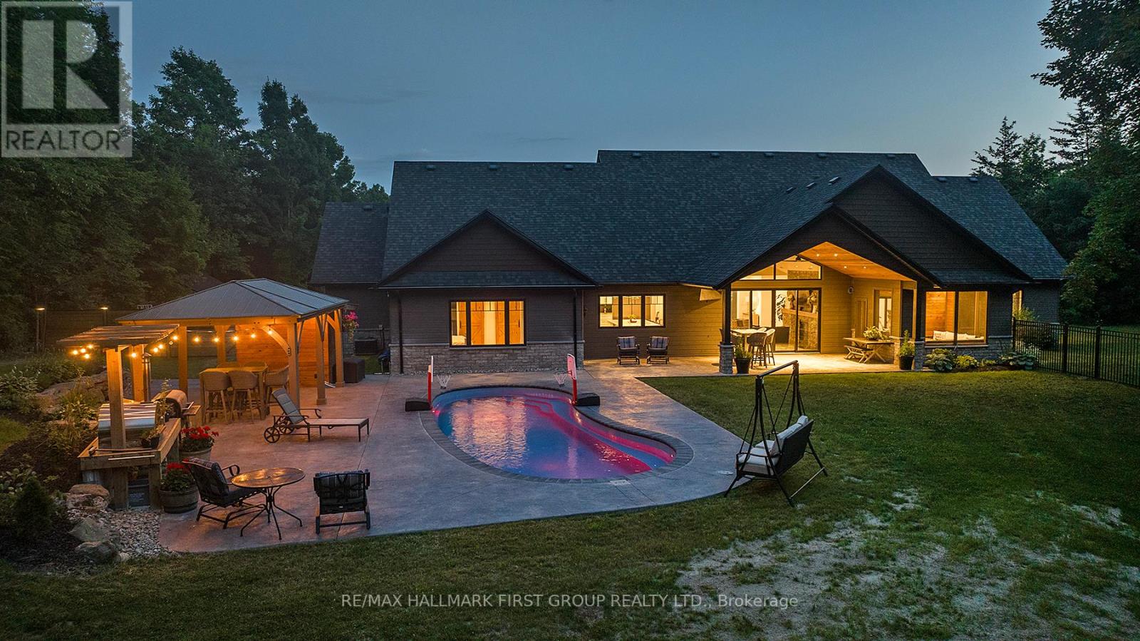 #13 -1080 APPLEWOOD LANE, #13