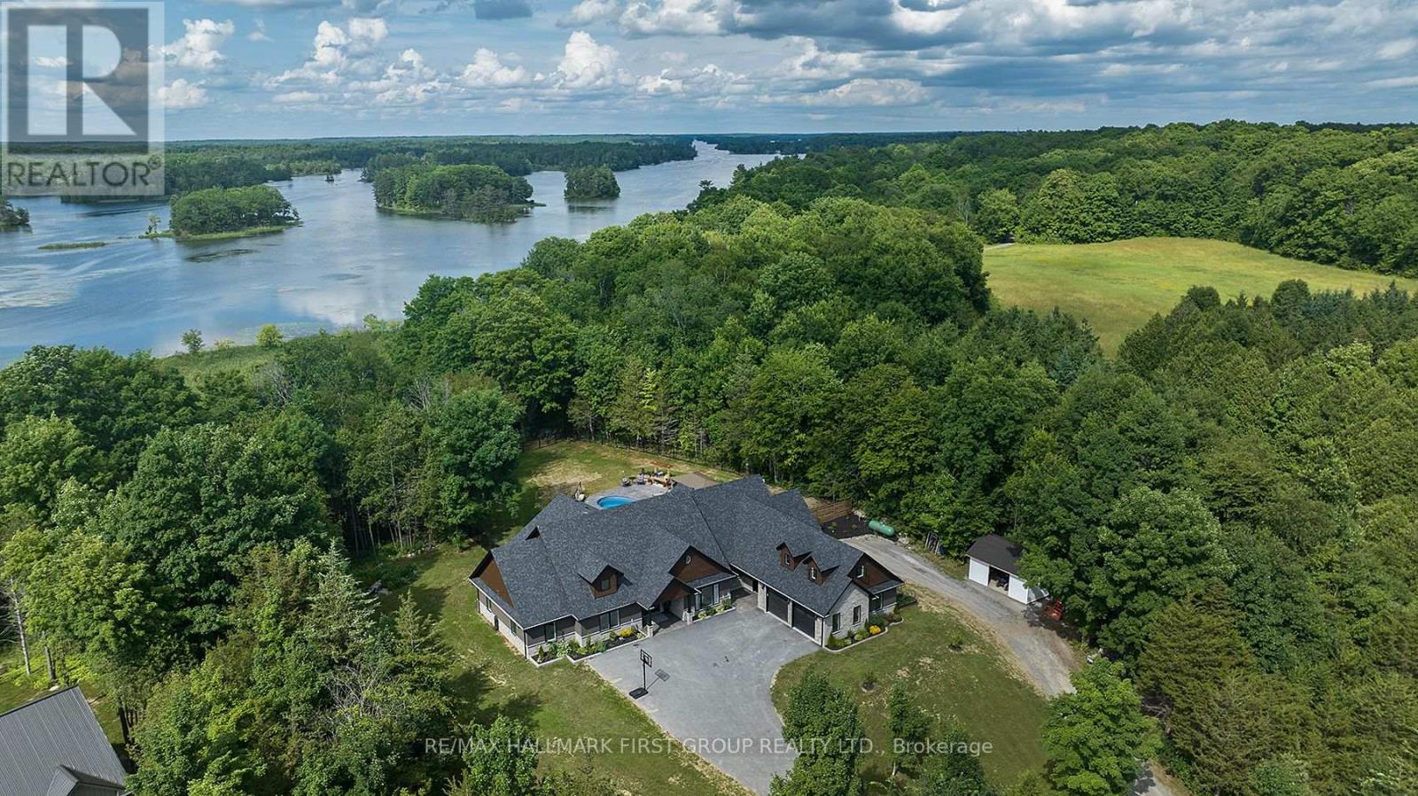 #13 -1080 APPLEWOOD LANE, #13