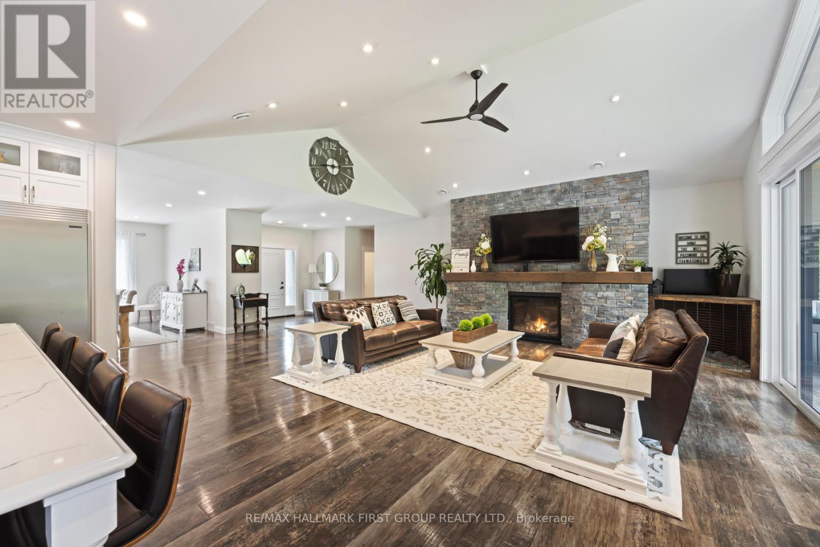 #13 -1080 APPLEWOOD LANE, #13