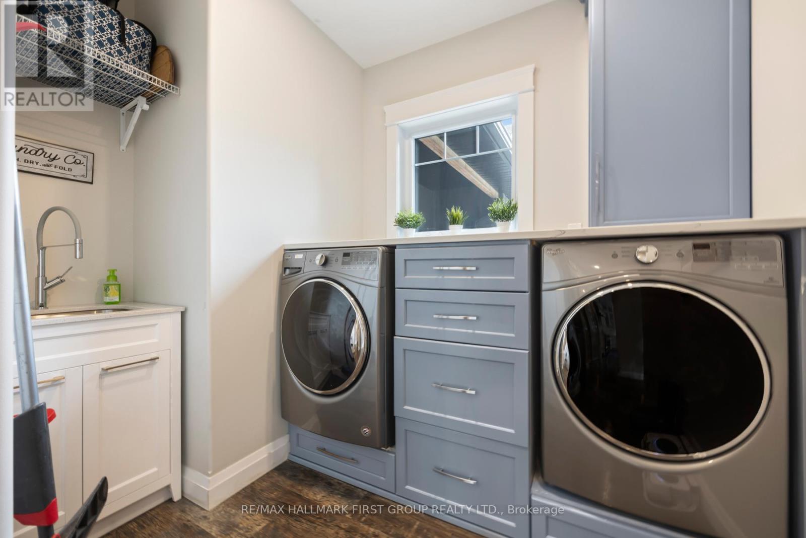 #13 -1080 APPLEWOOD LANE, #13