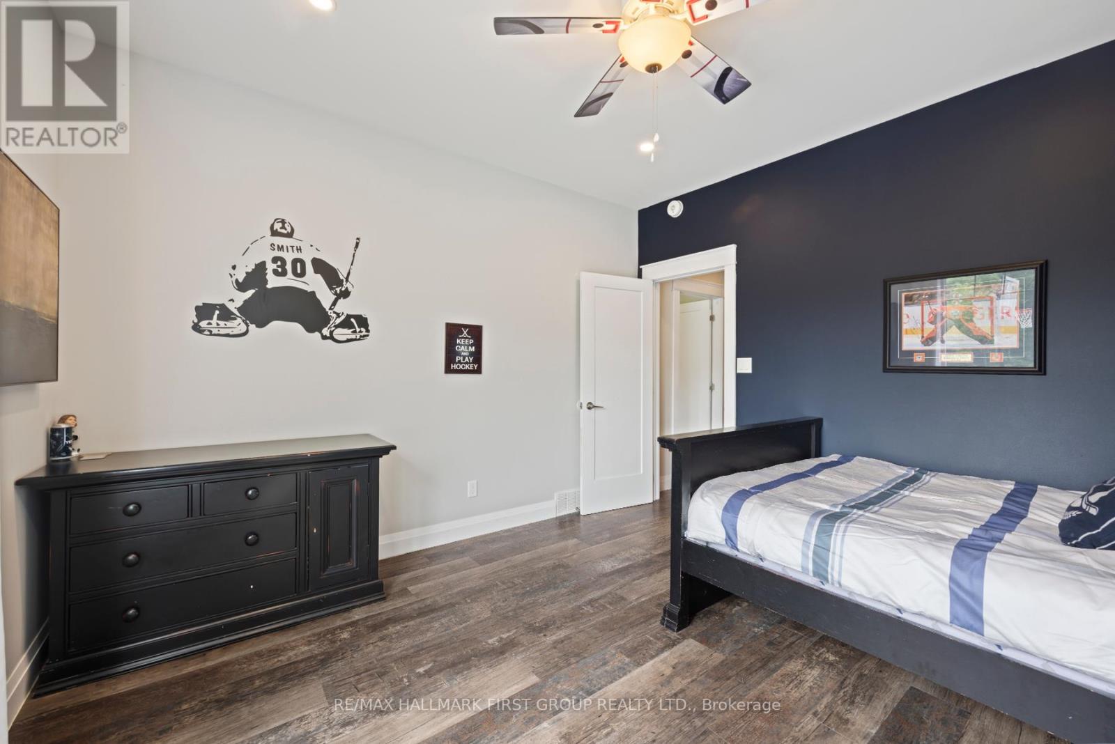 #13 -1080 APPLEWOOD LANE, #13