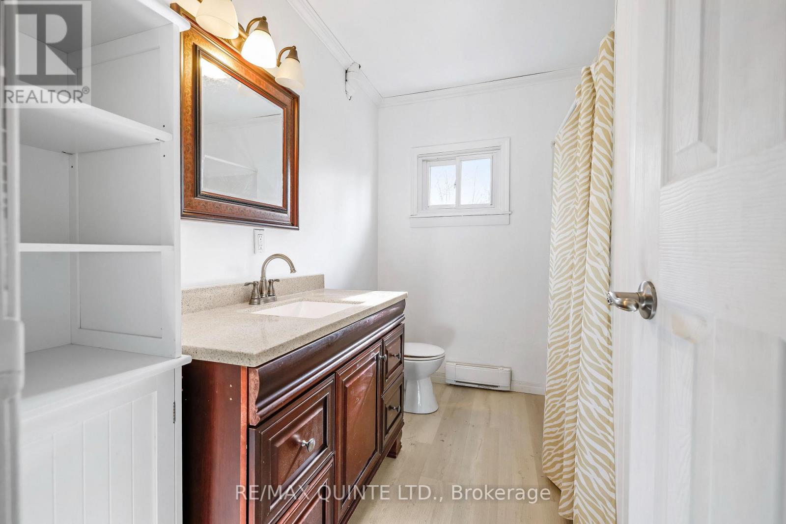 15 GLADSTONE ST W