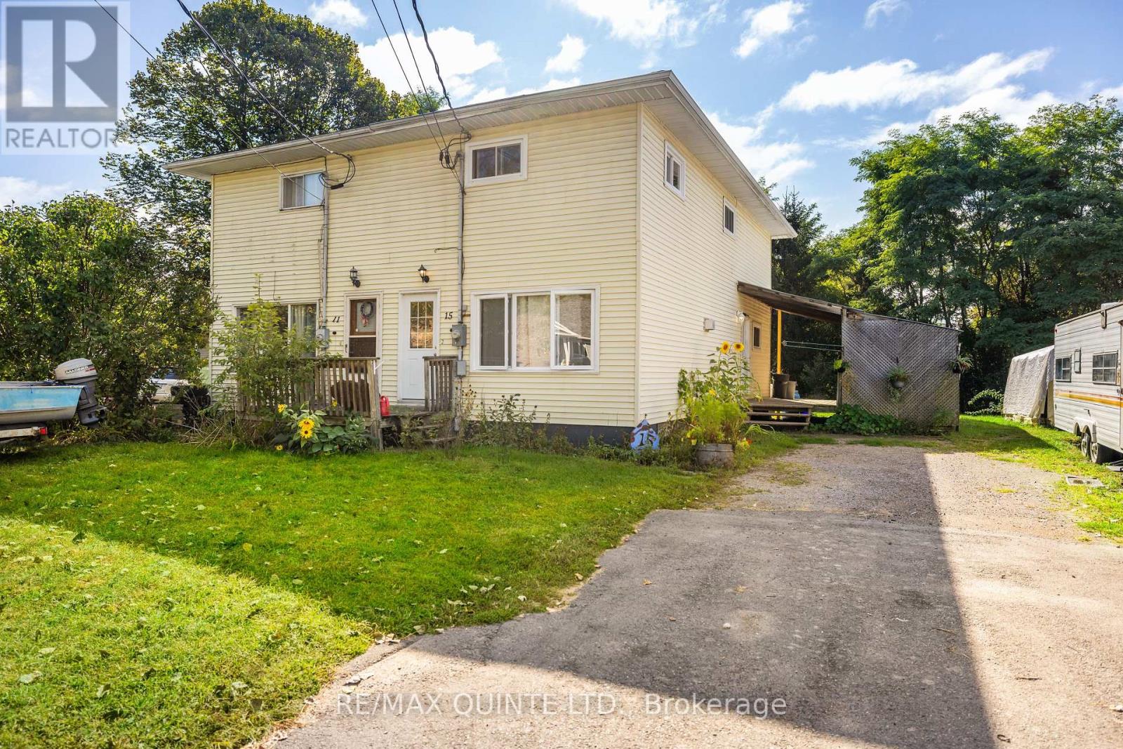 15 GLADSTONE ST W