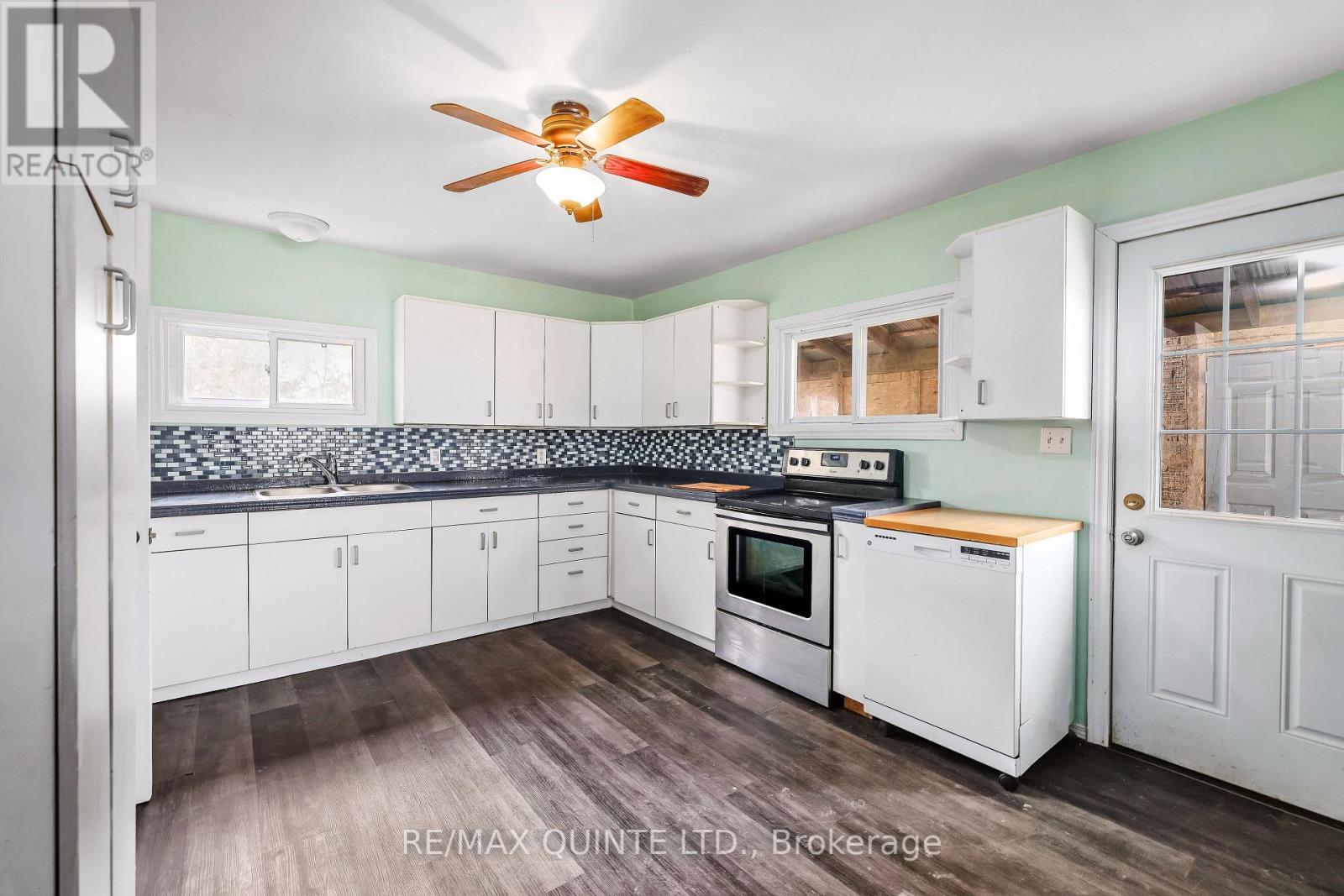 15 GLADSTONE ST W