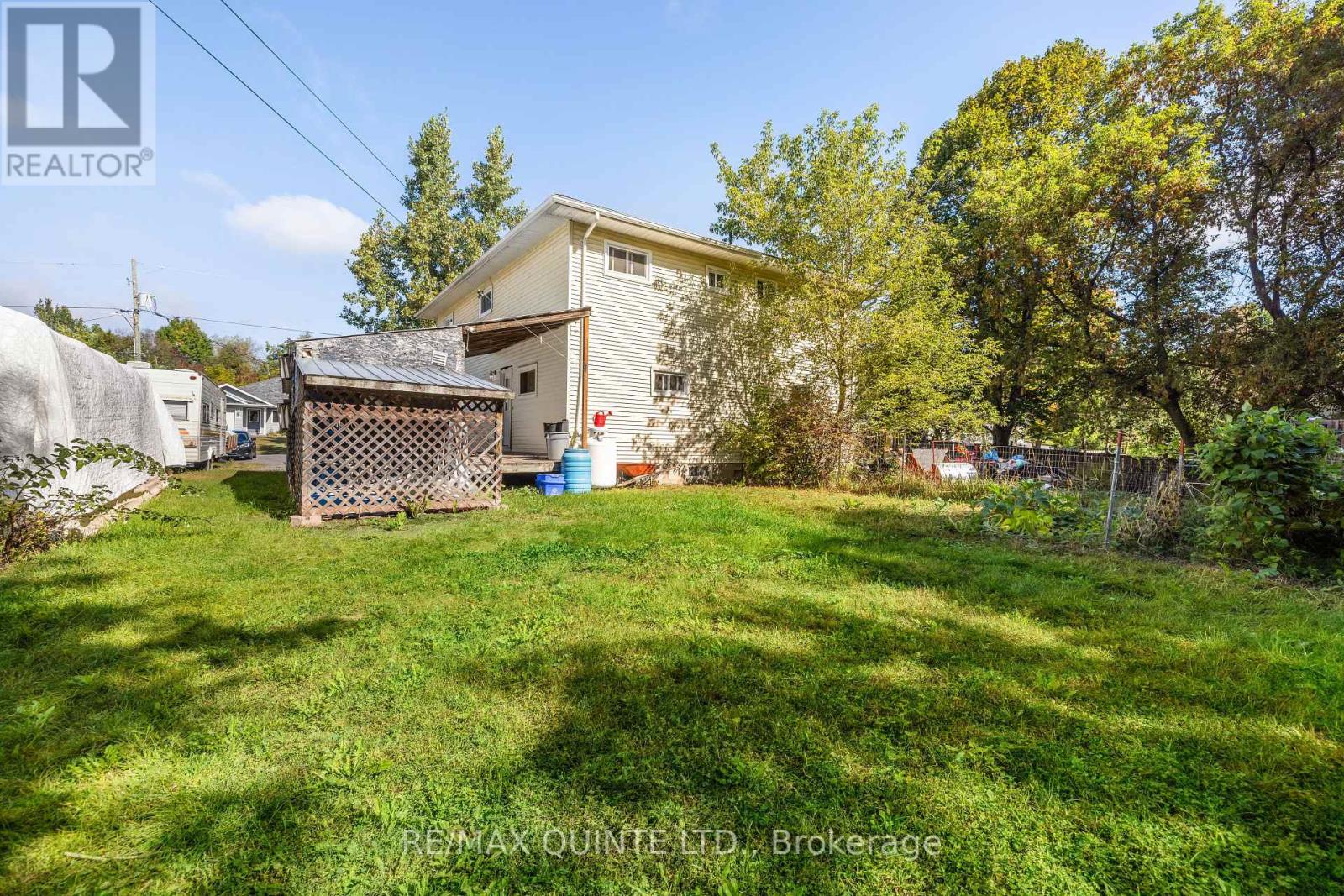 15 GLADSTONE ST W