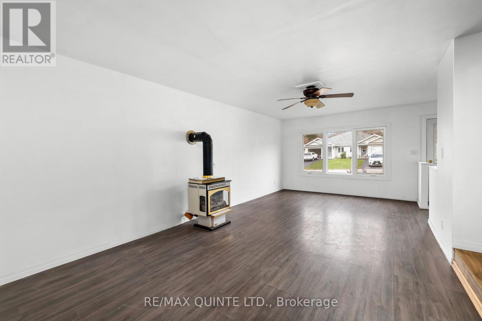 15 GLADSTONE ST W