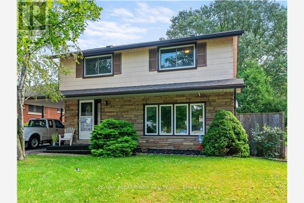 47 CARDINAL DR, Hamilton