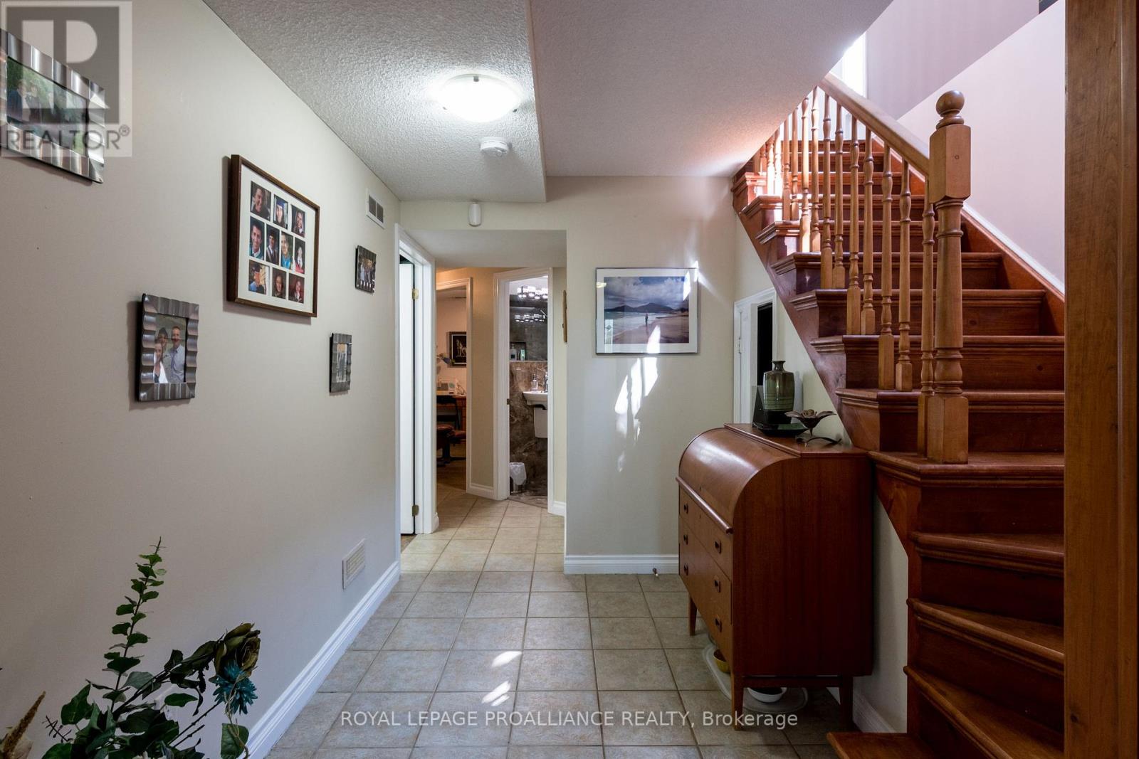 1827 RADAGE RD