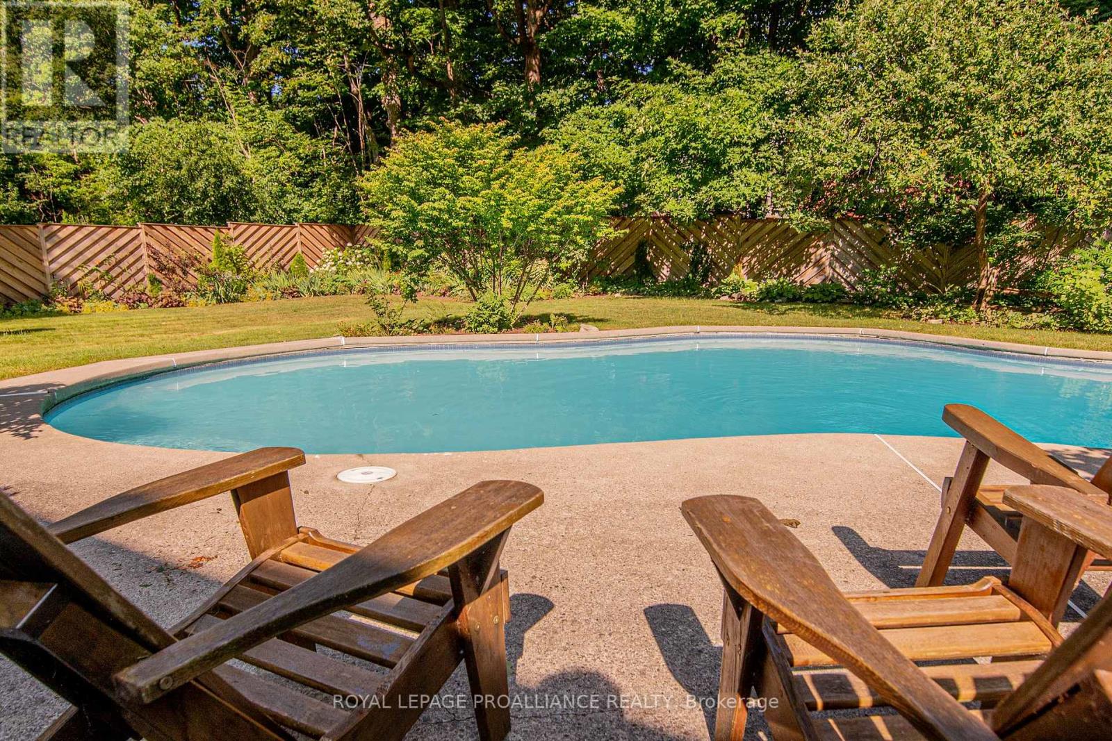 23 RIVERSIDE DR