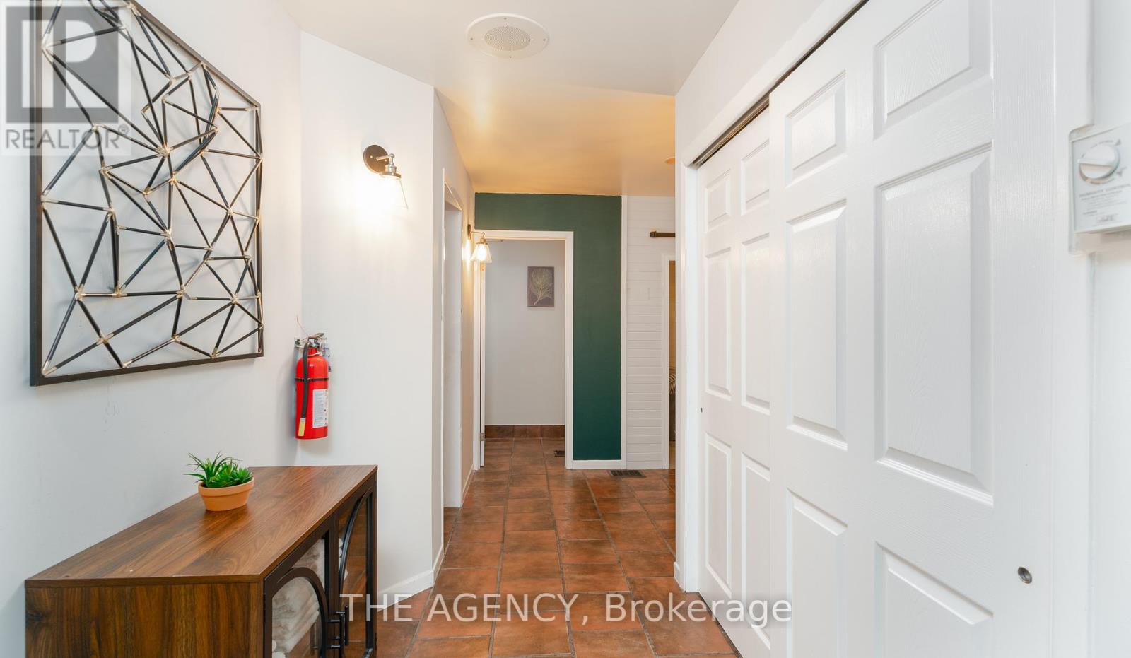 1090 SHERWOOD RD