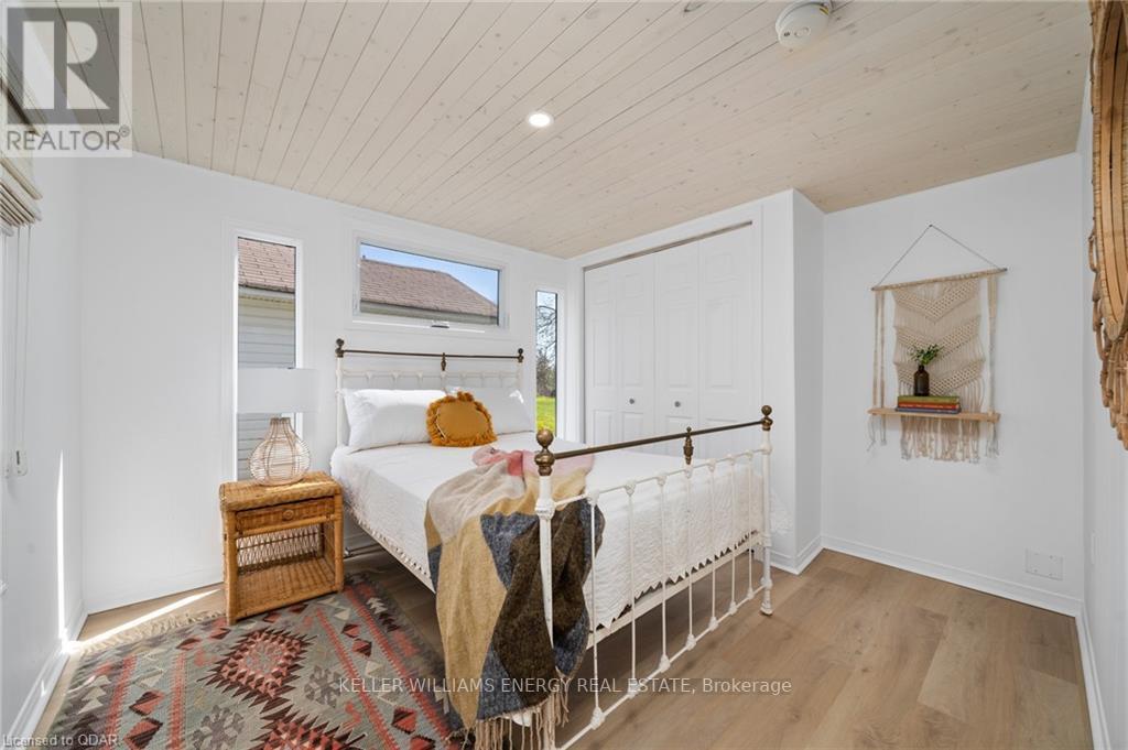 5062 LONG POINT RD