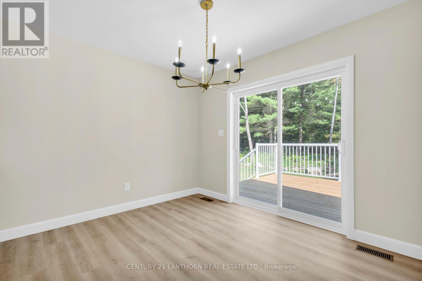 35 CROOKSTON RD