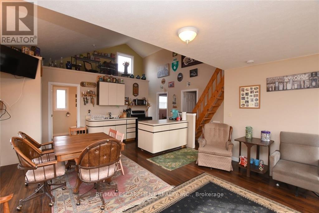 2020 MAPLE BLVD