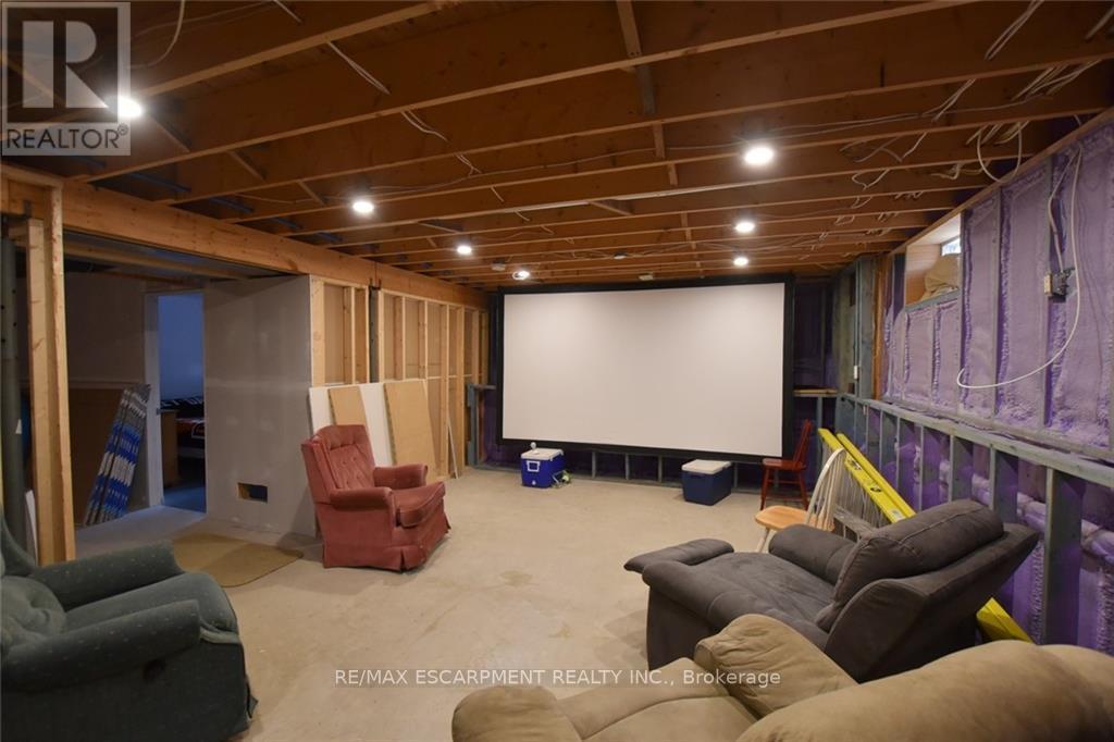 2020 MAPLE BLVD