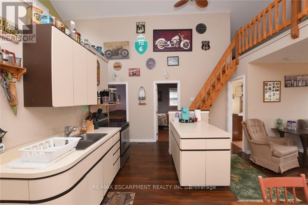 2020 MAPLE BLVD