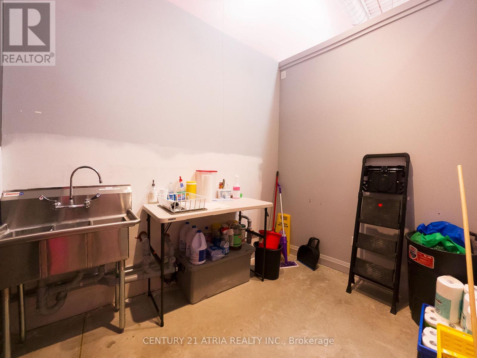 381 TALBOT ST
