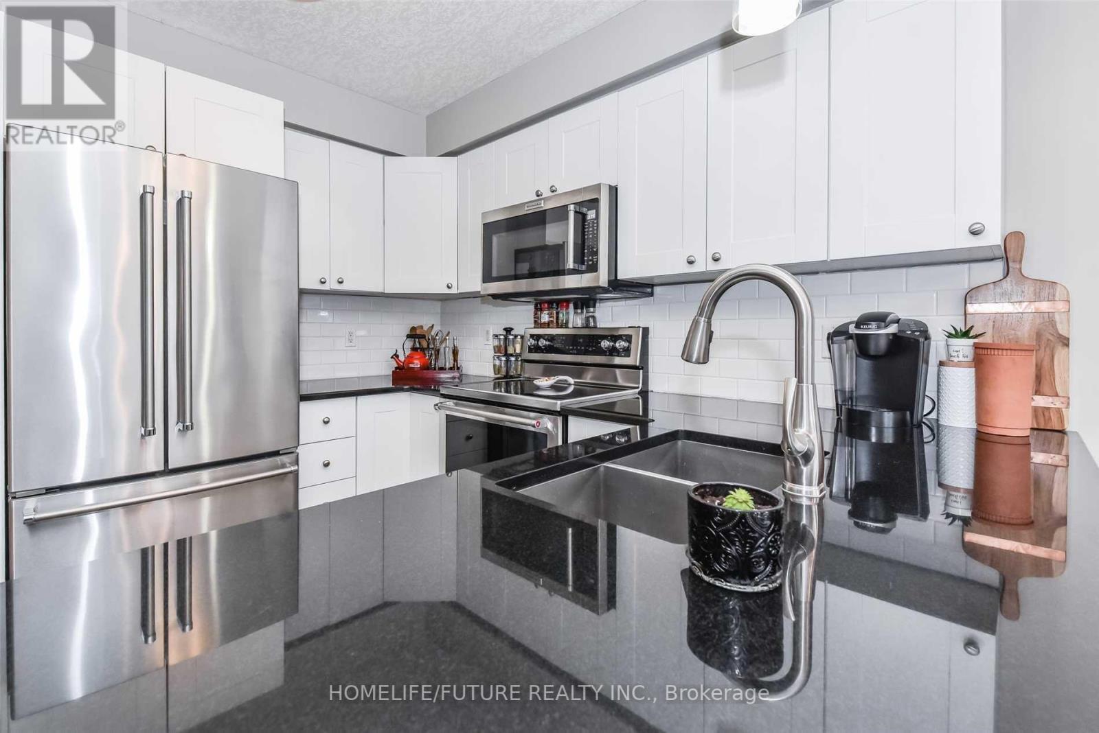 215 HOLBEACH CRES