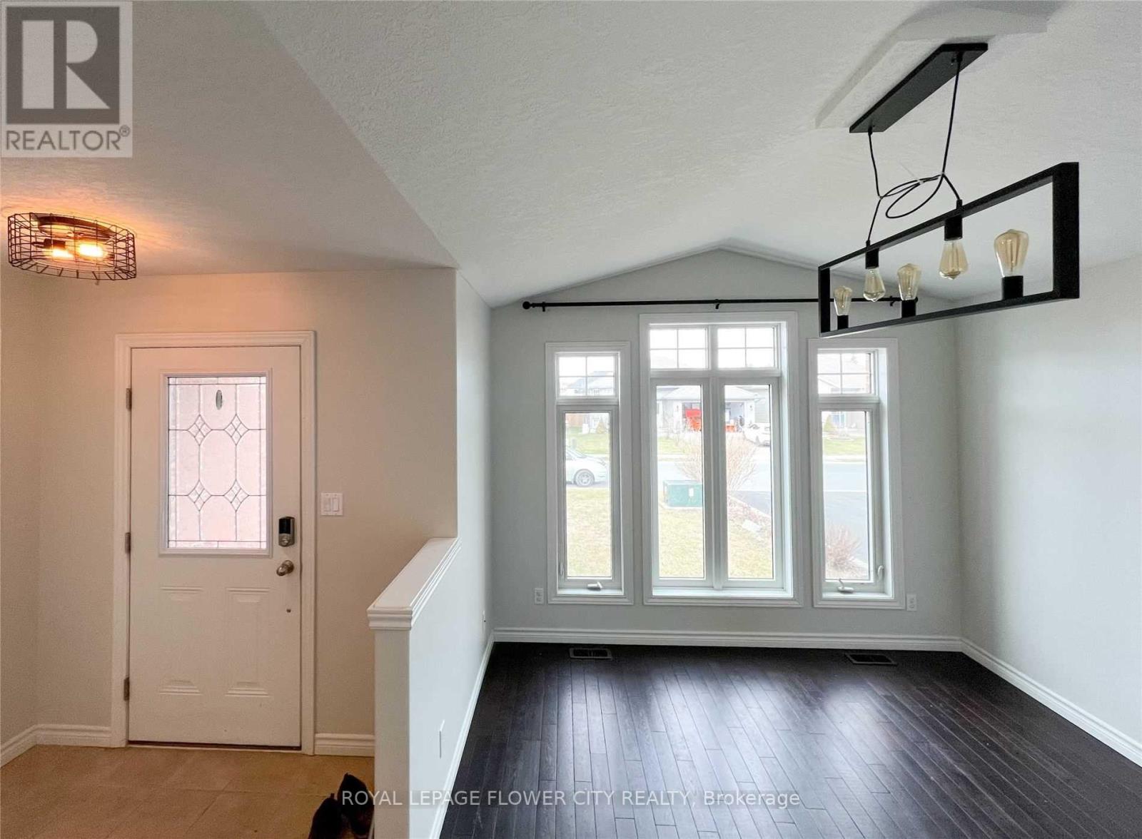 31 FOX DEN DR