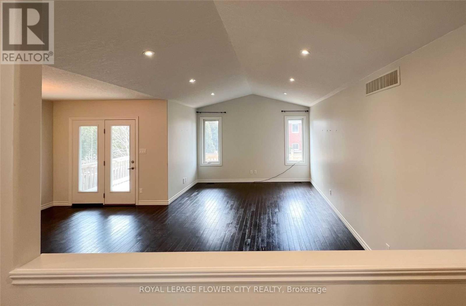 31 FOX DEN DR