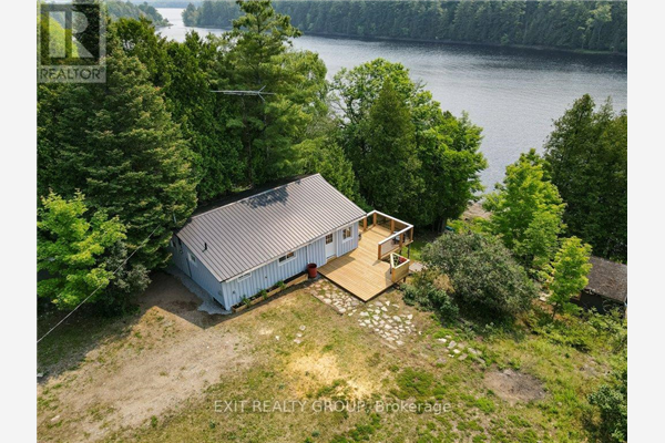 1104 HUMMINGBIRD LANE, Central Frontenac