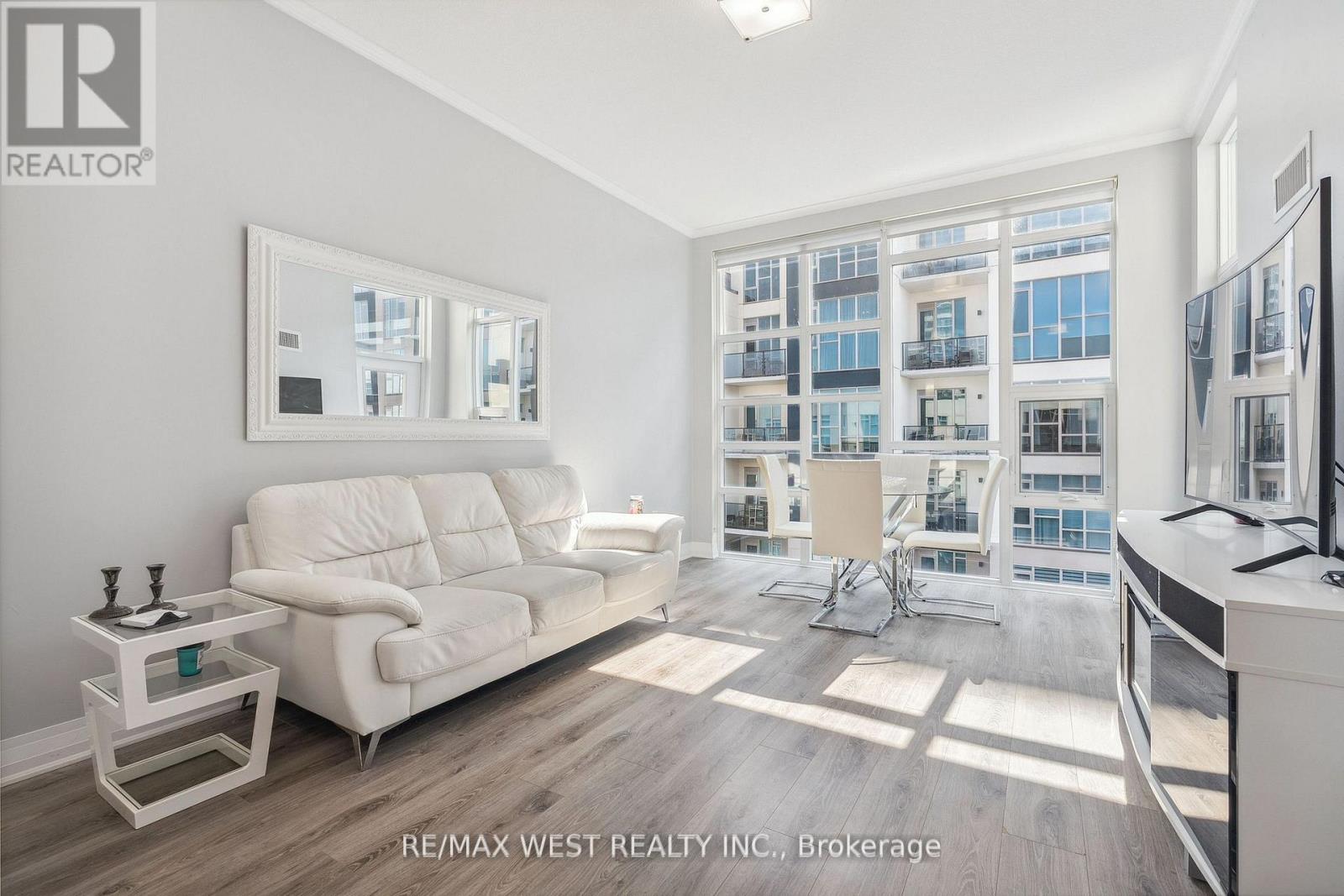 #514 -10 CONCORD PL, #514