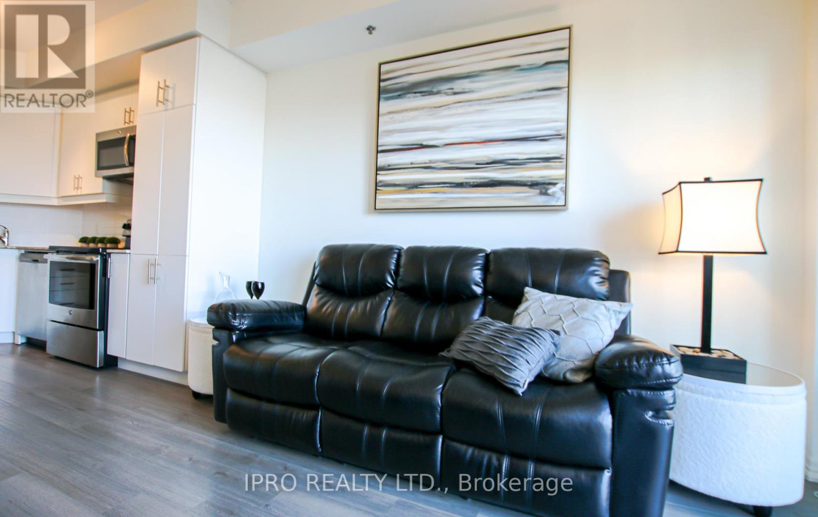 #309 -560 NORTH SERVICE RD, #309
