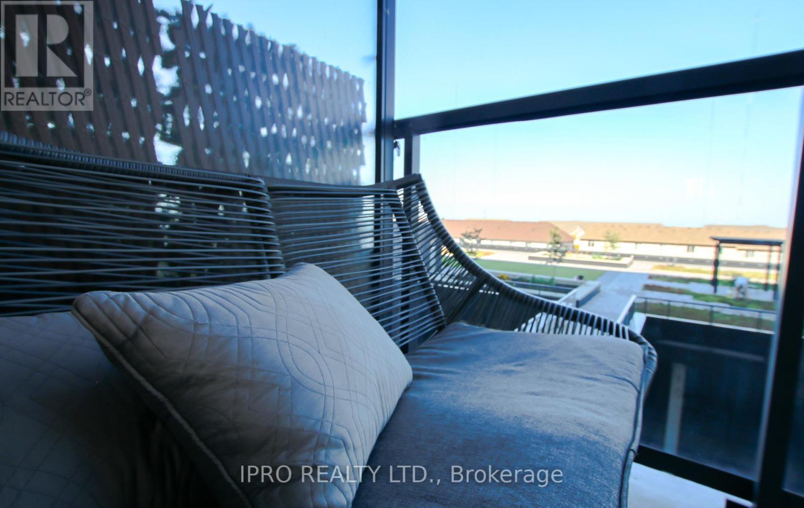 #309 -560 NORTH SERVICE RD, #309