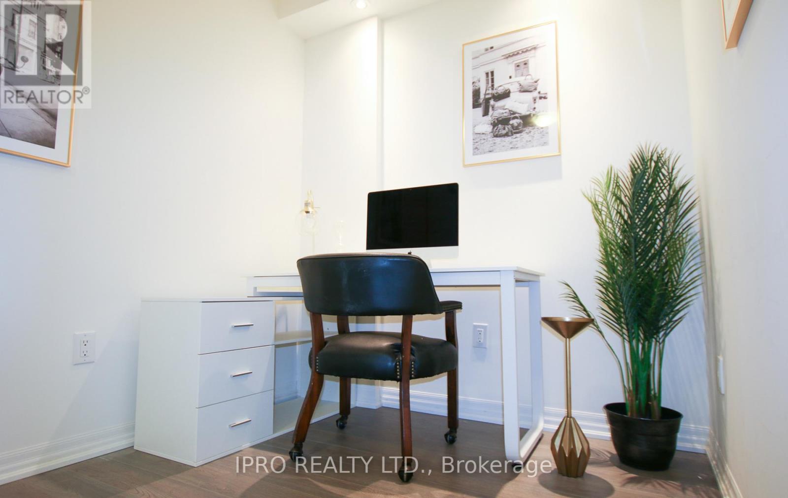 #309 -560 NORTH SERVICE RD, #309