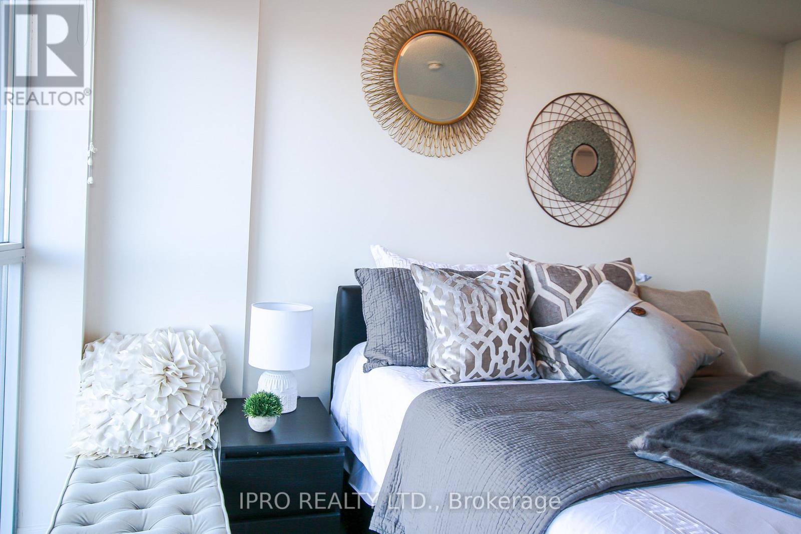 #309 -560 NORTH SERVICE RD, #309